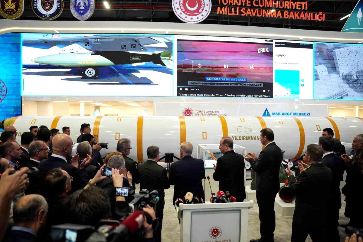 Türkiye'nin bugüne kadar ürettiği en büyük füzesi YILDIRIMHAN ilk kez sergilendi