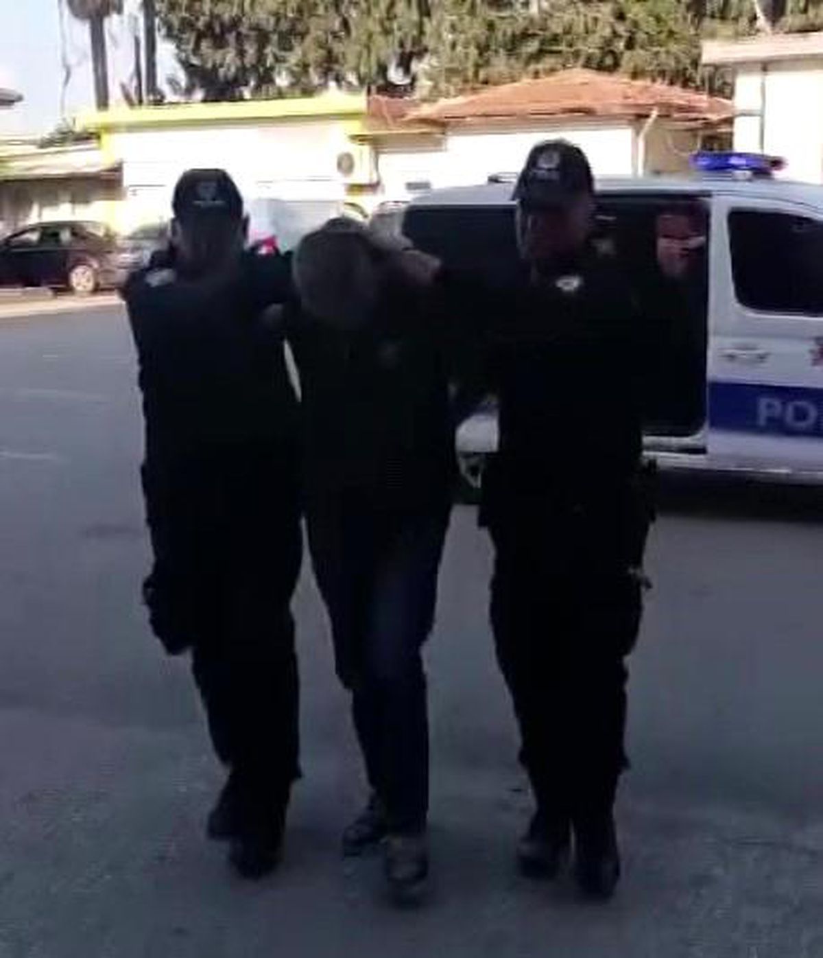 Adana'da Seyhan polisi 264 aranan şahıs ve 34 firari hükümlüyü yakaladı