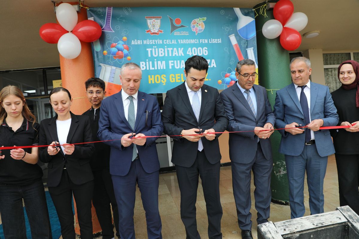 Ağrı’da bilim fuarı kapılarını açtı