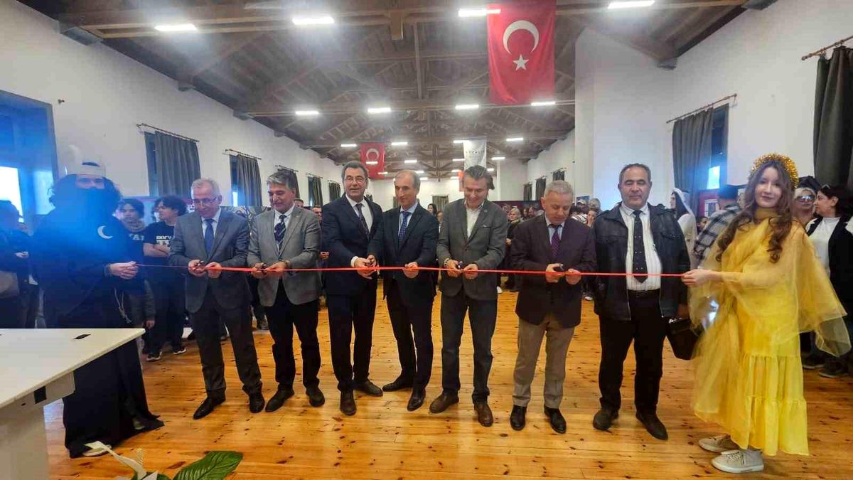 Ayvalık'ta Türk mitolojisi sergisine yoğun ilgi