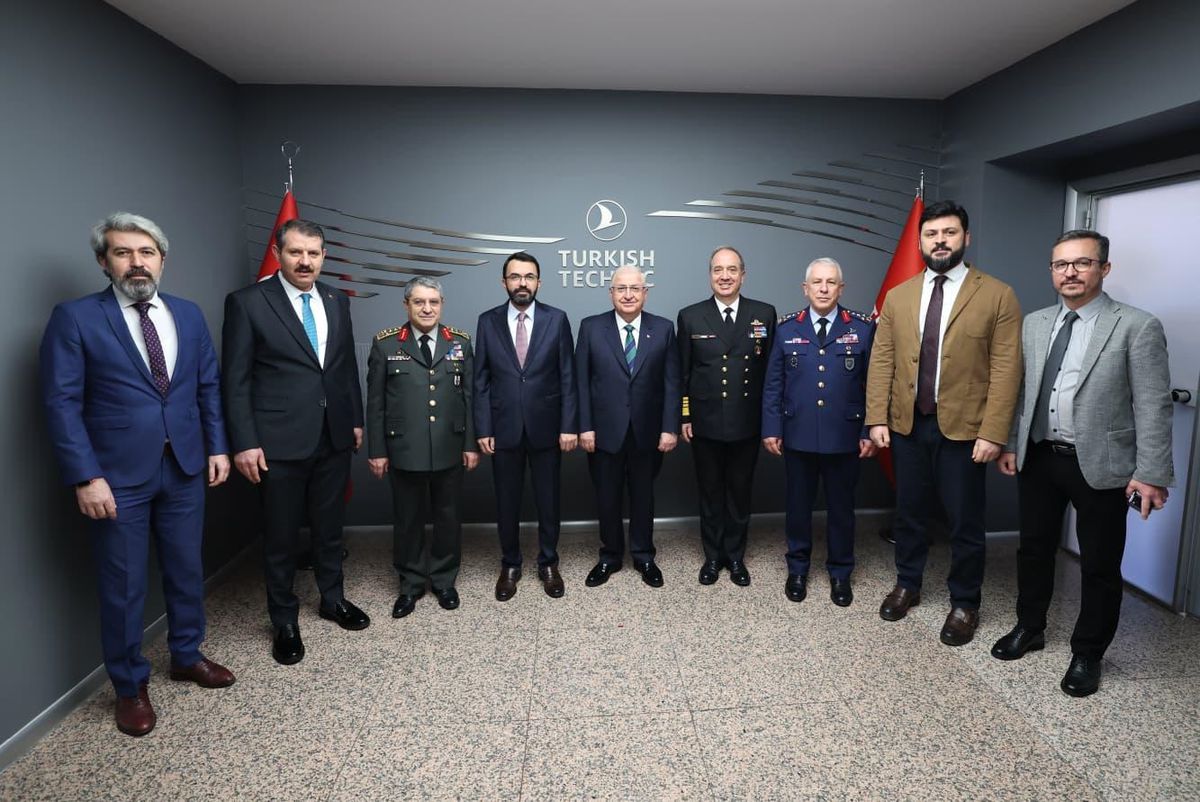 Milli Savunma Bakanı Yaşar Güler, Türk Hava Yolları Teknik A.Ş'yi ziyaret etti