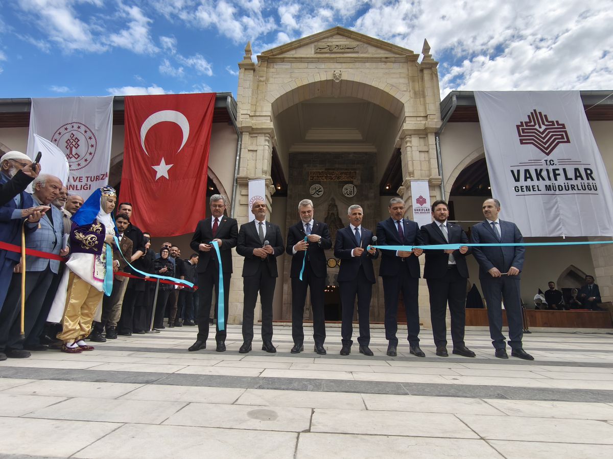Depremde hasar alan Kahramanmaraş'taki tarihi Ulu Camii, törenle açıldı