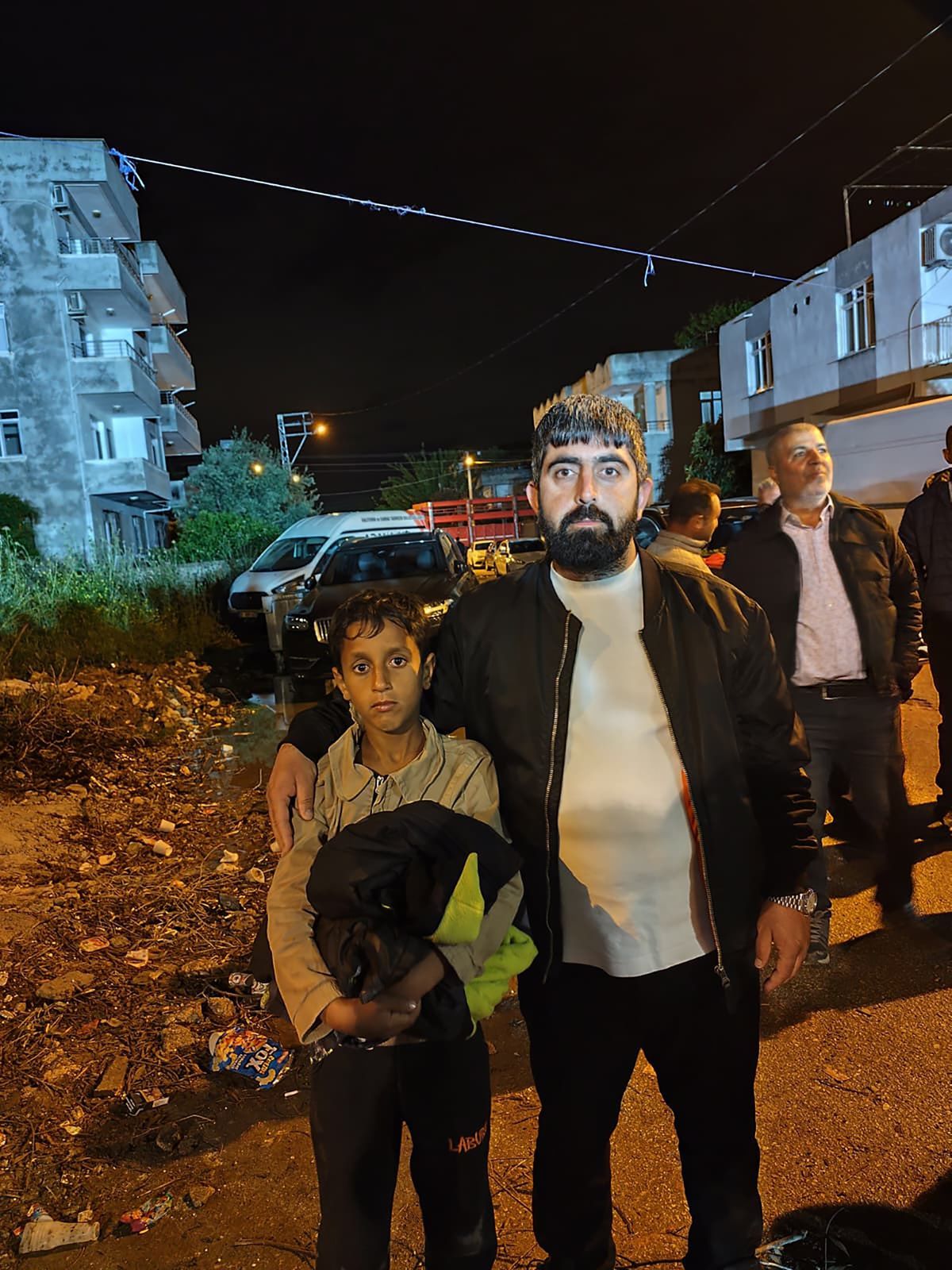 Ezilmekten kurtarılan Hamza, kahramanıyla buluştu