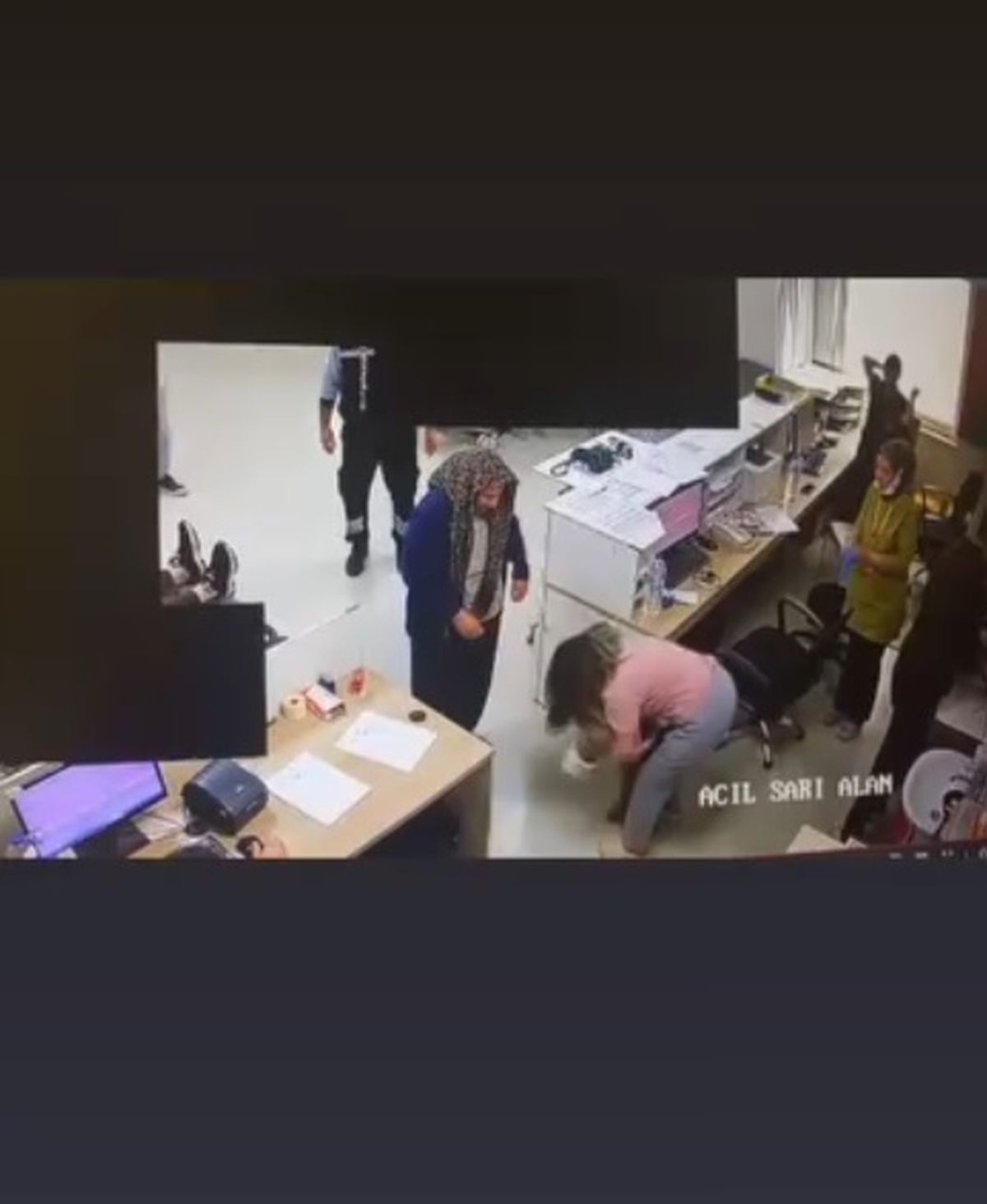 Nefes borusuna şeker kaçan Mina'yı, hemşire Heimlich manevrasıyla kurtardı