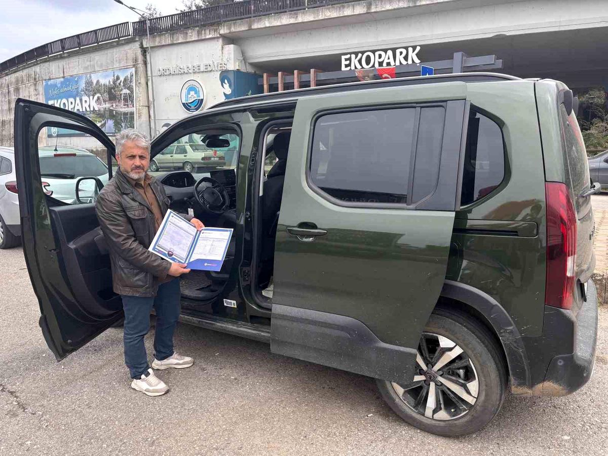 Sıfır aldığı aracı ekspertizde boyalı çıktı, yetkili servis iki farklı rapor verdi