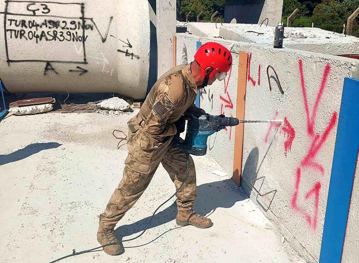 AFAD'dan askeri personele enkazda arama kurtarma eğitimi