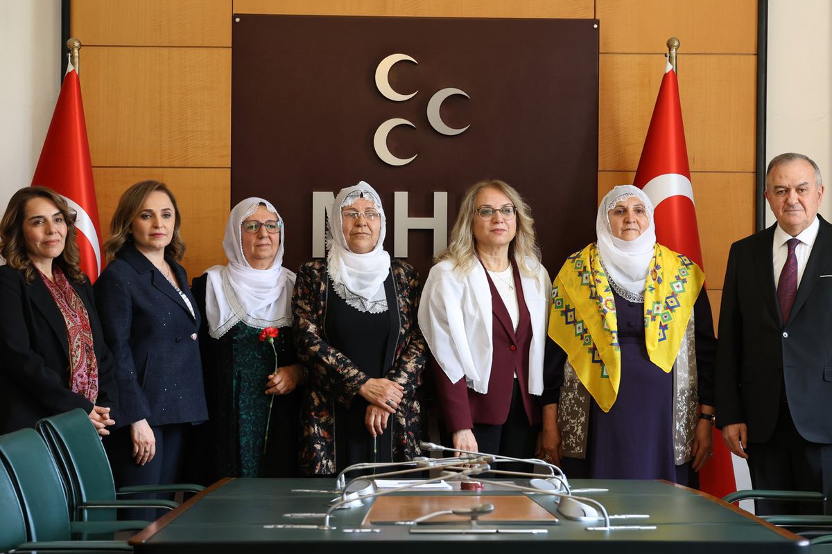 Barış Anneleri'nin ilk durağı MHP oldu! Görüşmede dikkat çeken anlar