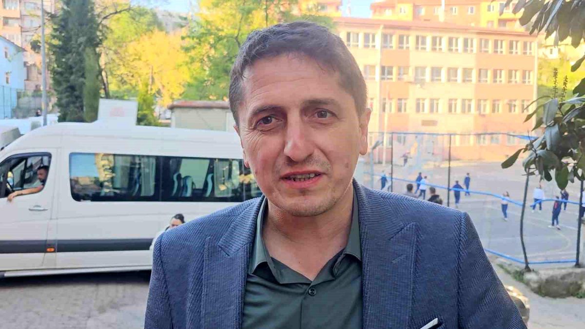 Barış Manço'ya benzeyen sesiyle sosyal medyayı sallayan okul müdürü o anları anlattı
