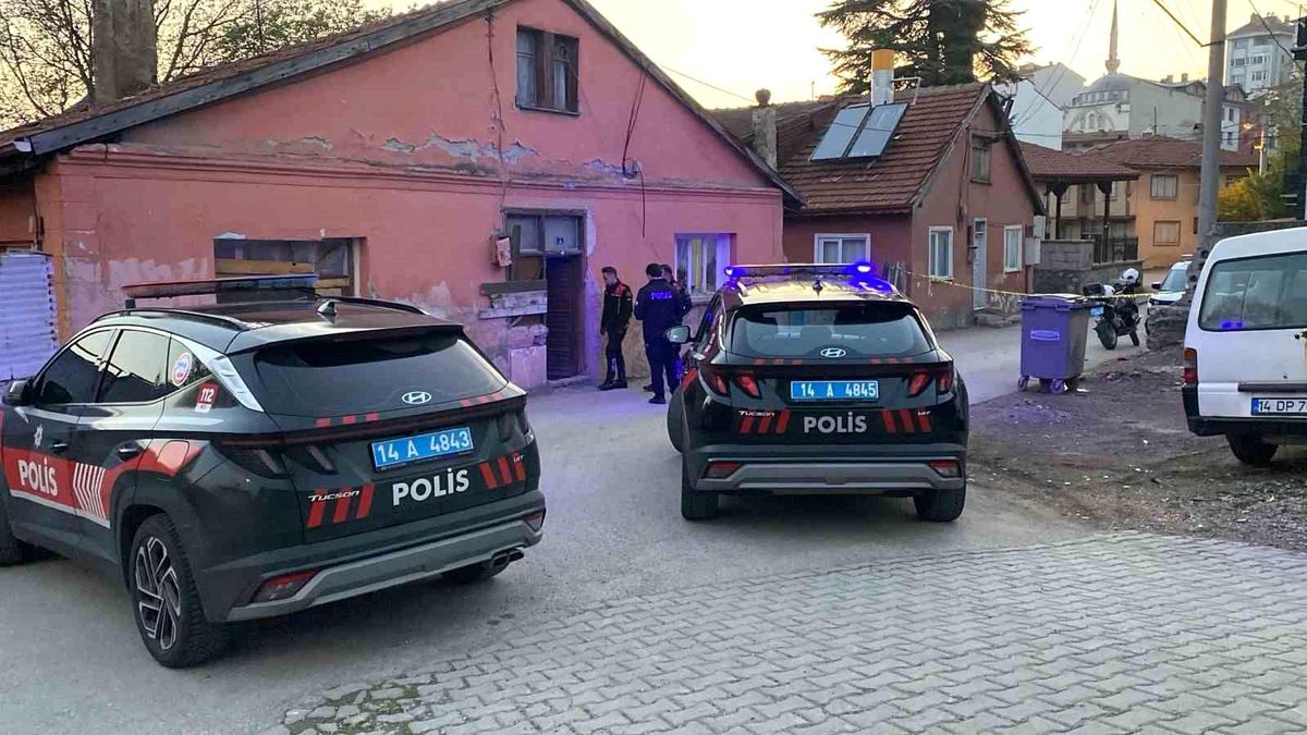 Bolu'da nafaka anlaşmazlığı yüzünden eşinin evine kurşun yağdıran koca yakalandı