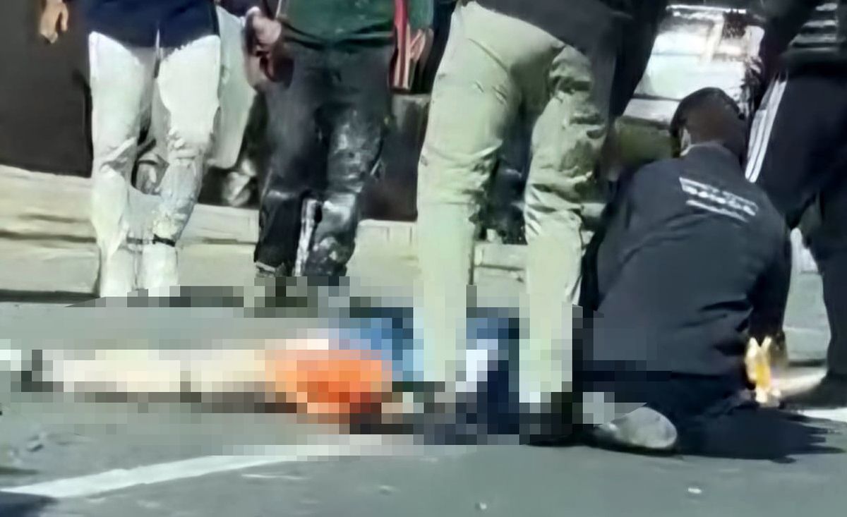 Sakarya'da çöp kamyonunun çarptığı yaya öldü; kaza kamerada