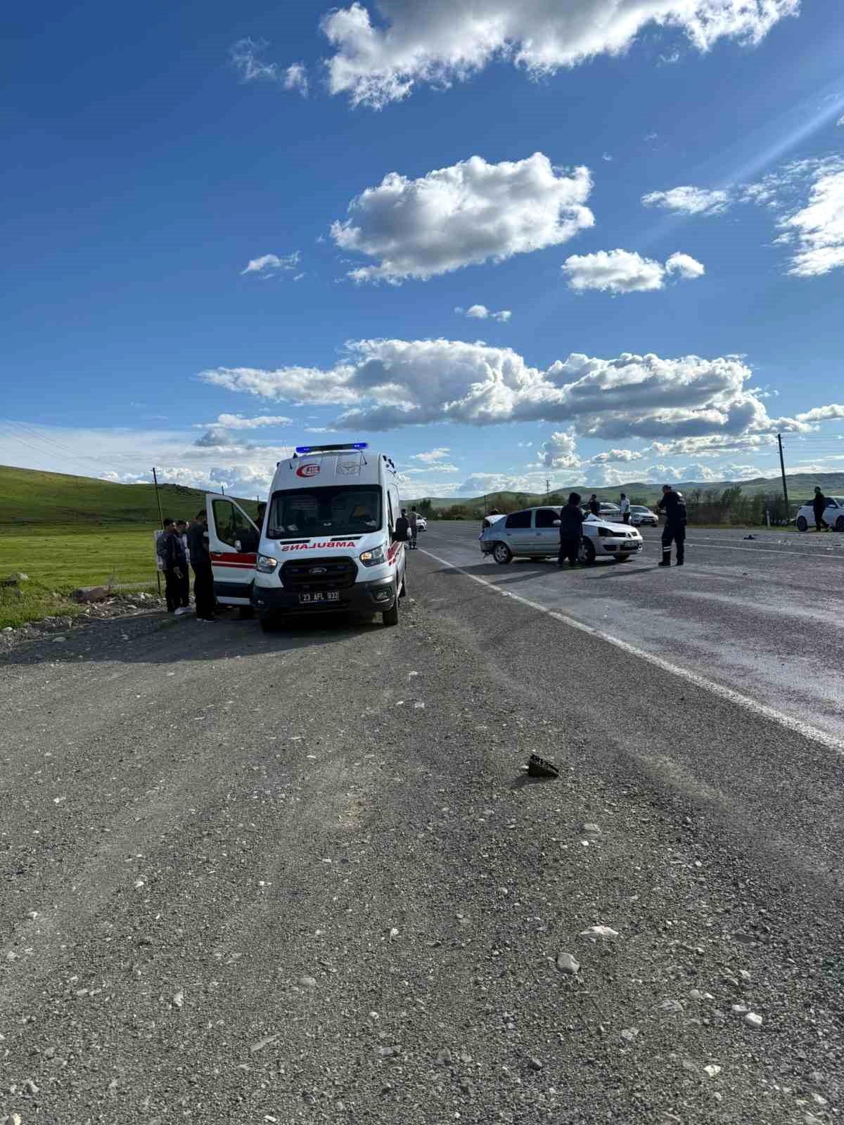 Elazığ'da trafik kazası: 3 yaralı