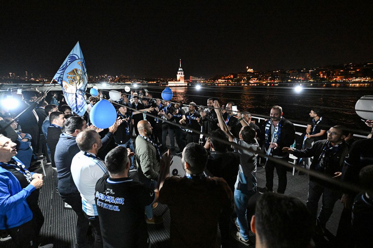 Erzurumspor FK, şampiyonluğu İstanbul Boğazı'nda kutladı! Başkandan yeni stat müjdesi