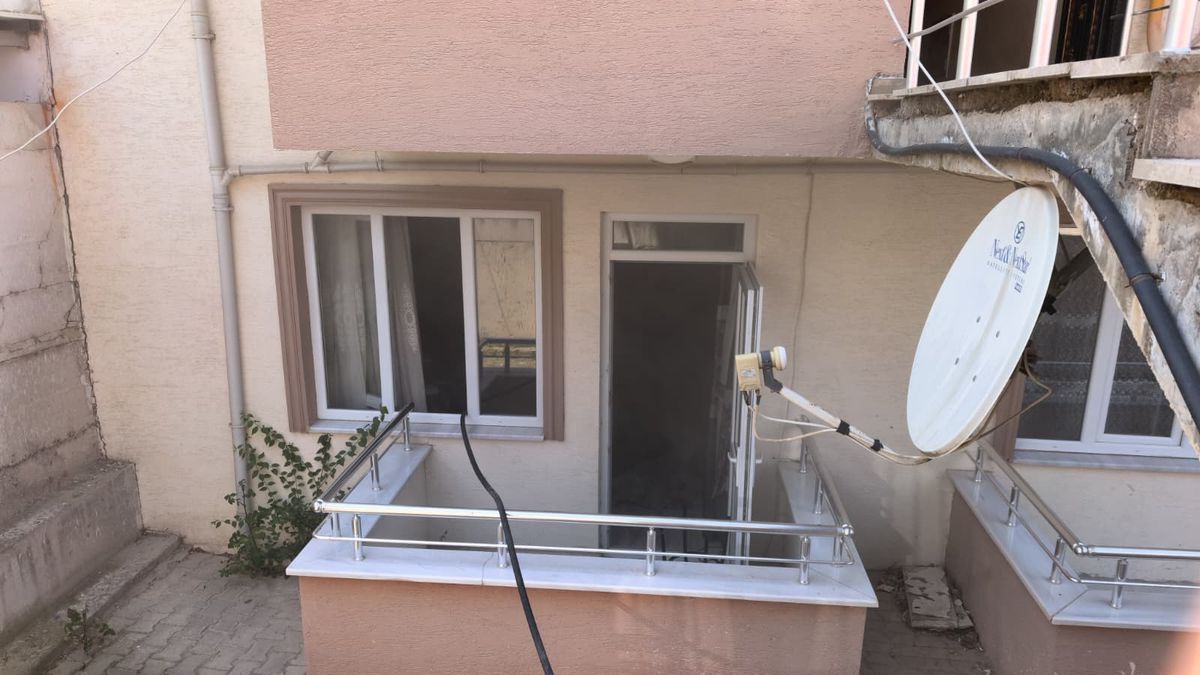 İnegöl'de Apartmanda Yangın: Mahsur Kalan Anne ve Kızı Komşular Tarafından Kurtarıldı