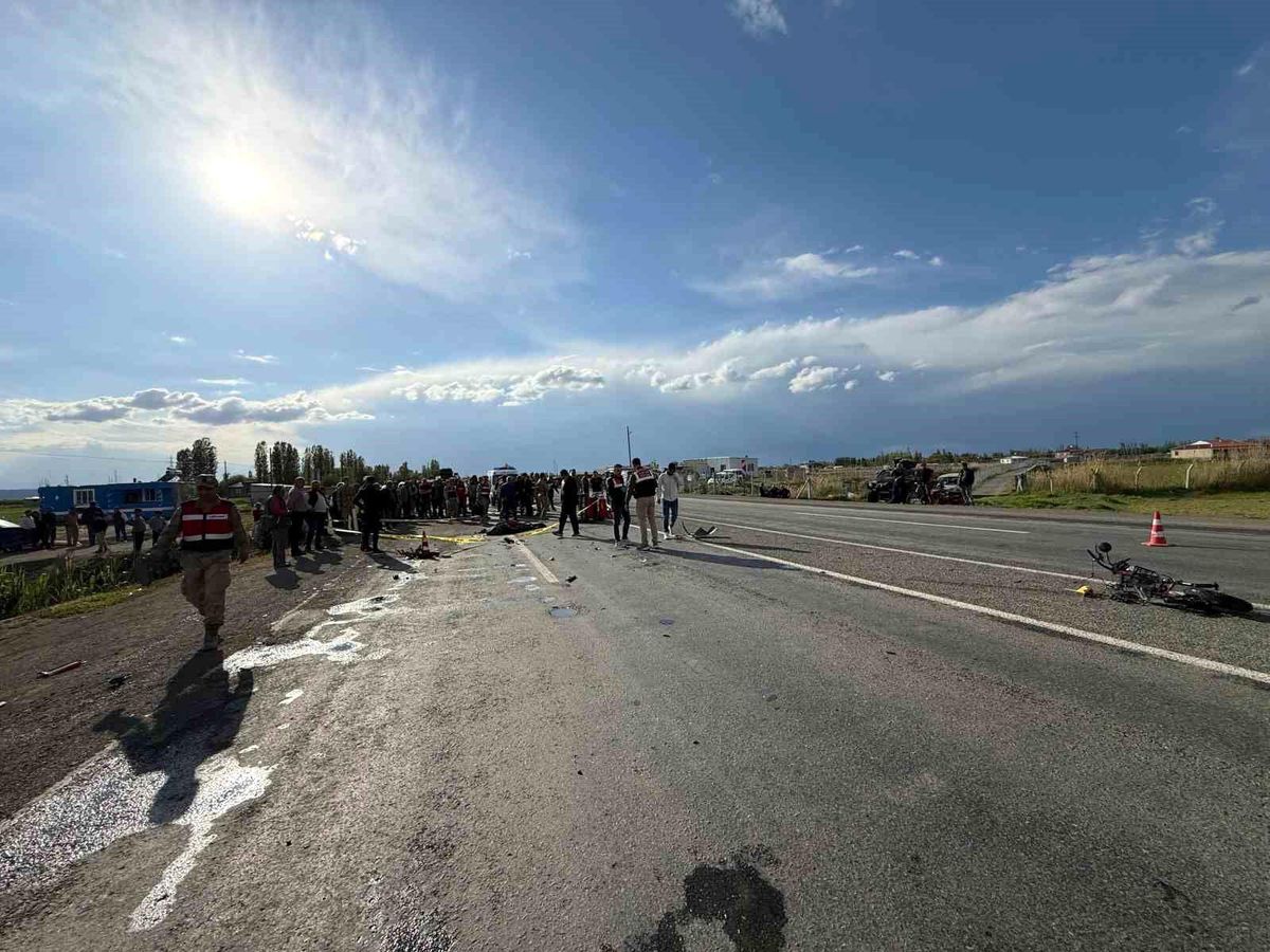 Iğdır'da otomobilin çarptığı motosiklet sürücüsü hayatını kaybetti