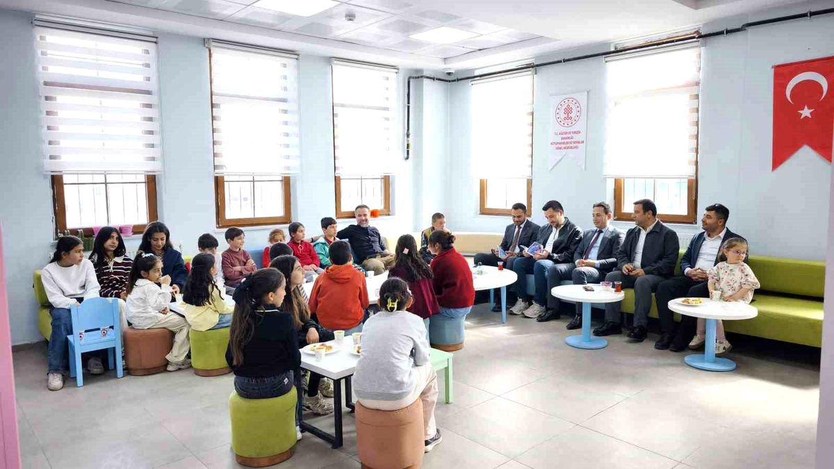 Muradiye'nin minik yazarları ilk imzalarını attı