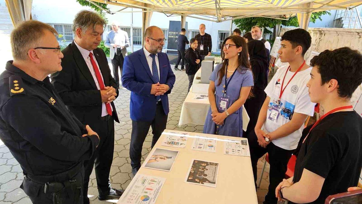 Nazilli'de İmam Hatip Lisesi bilim fuarı düzenledi