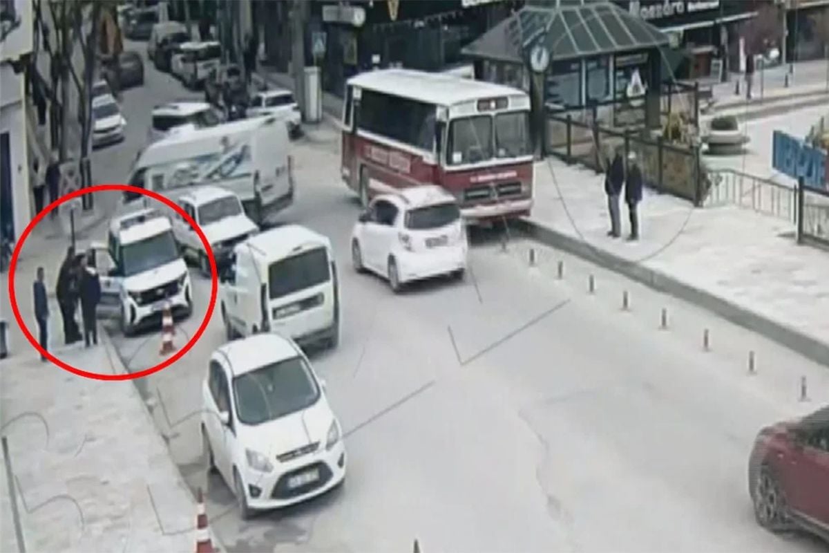 Polislerin 'heimlich' manevrası ile hayata tutundu; o anlar kamerada