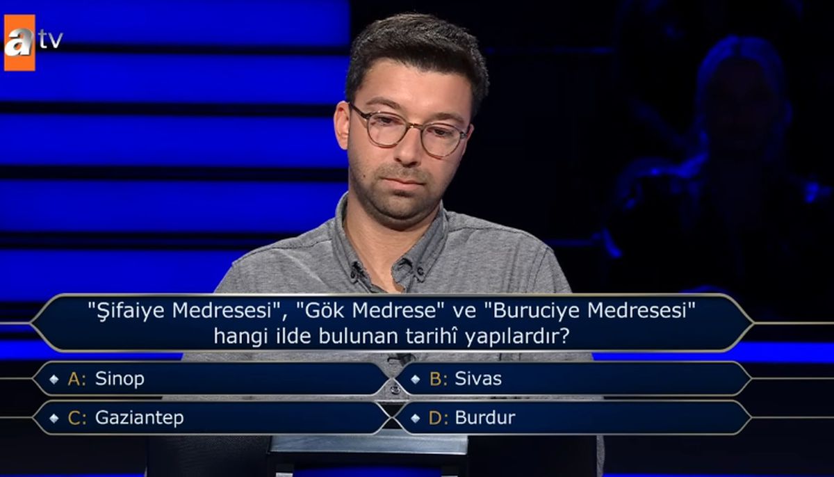 'Şifaiye Medresesi', 'Gök Medrese' ve 'Buruciye Medresesi' hangi ilde bulunan tarihî yapılardır?