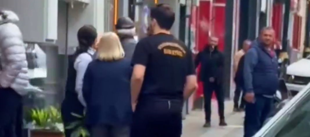 وقعت حادثة أمام الفندق