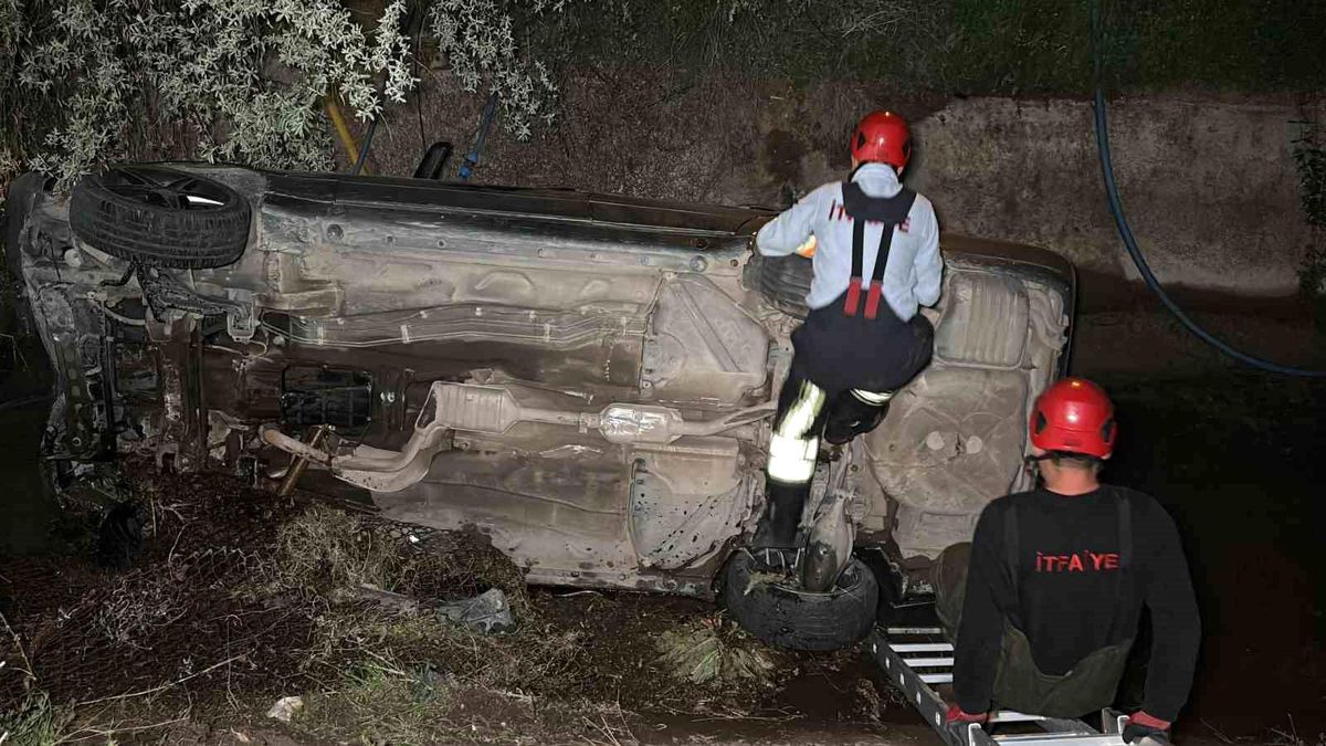 Aksaray'da sulama kanalına düşen araç ekipleri alarma geçirdi