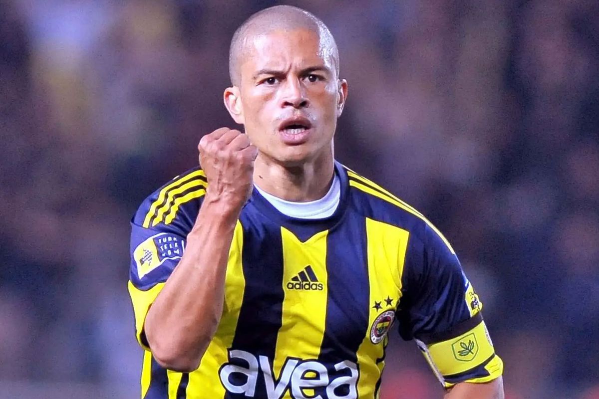 Alex de Souza'dan Fenerbahçe'deki seçim için gece yarısı açıklama