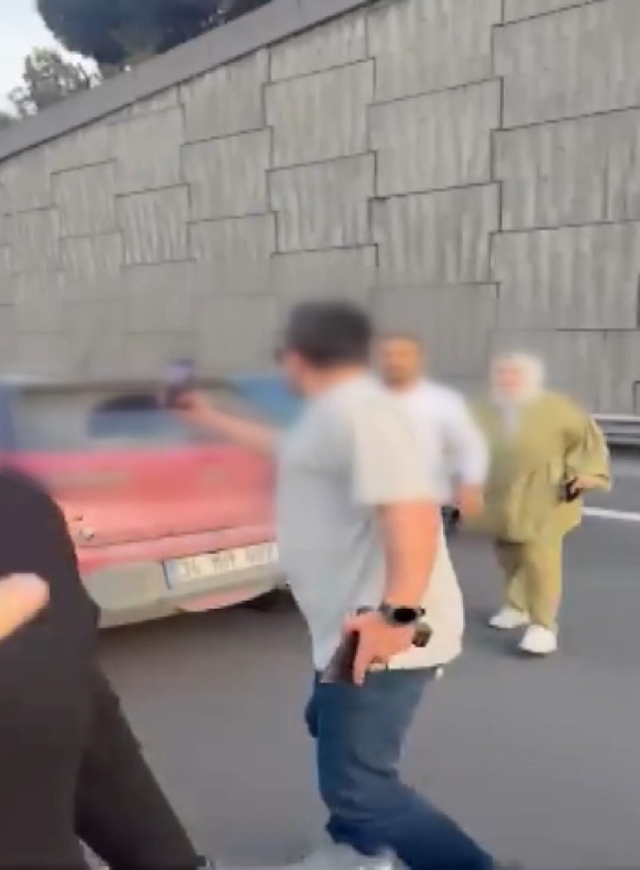besiktasta trafikte tartistigi 19827818 9785 3 m