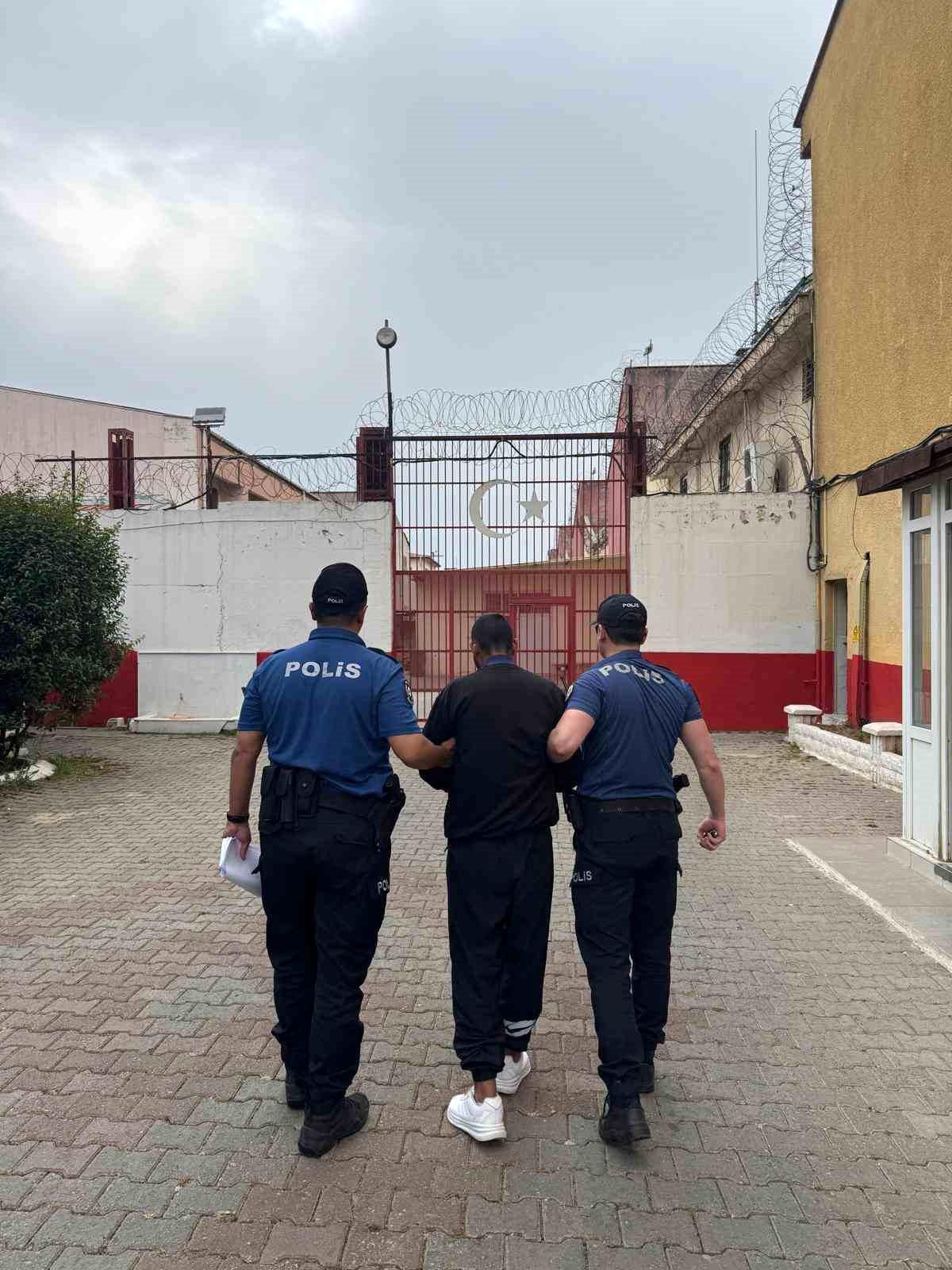Firari hükümlü Efeler'de yakalandı