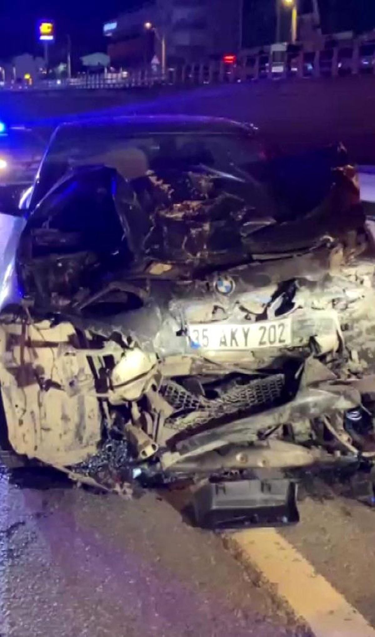 Kocaeli'de zincirleme kaza: 4 araç birbirine girdi, 3 yaralı