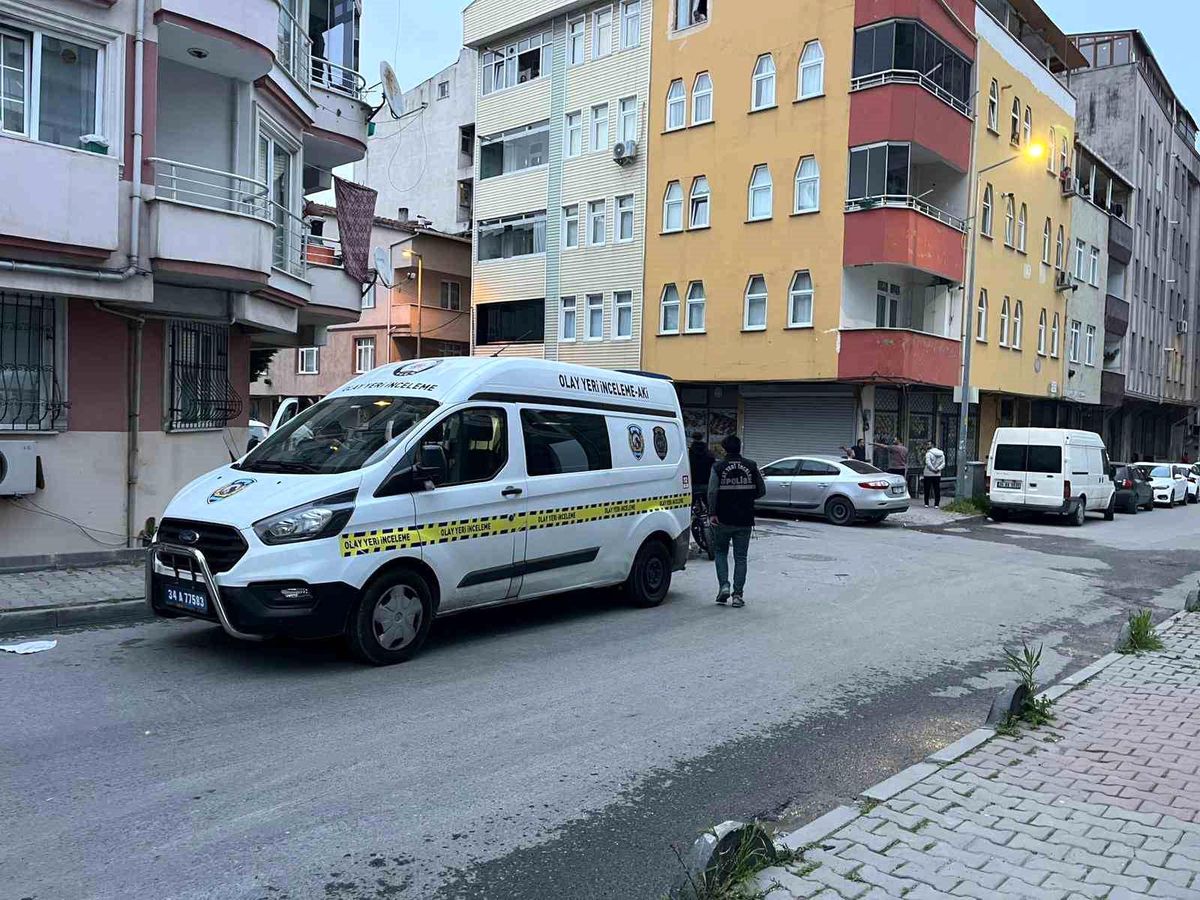 Küçükçekmece'de husumetliler arasında silahlı çatışma: 1 yaralı
