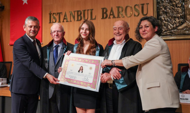 ozgur ozelin kizi cubbeyi giyd 19827894 6115 1 m