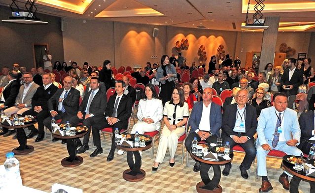 Sektör temsilcileri “1. Çeşme Turizm Zirvesi”nde buluştu