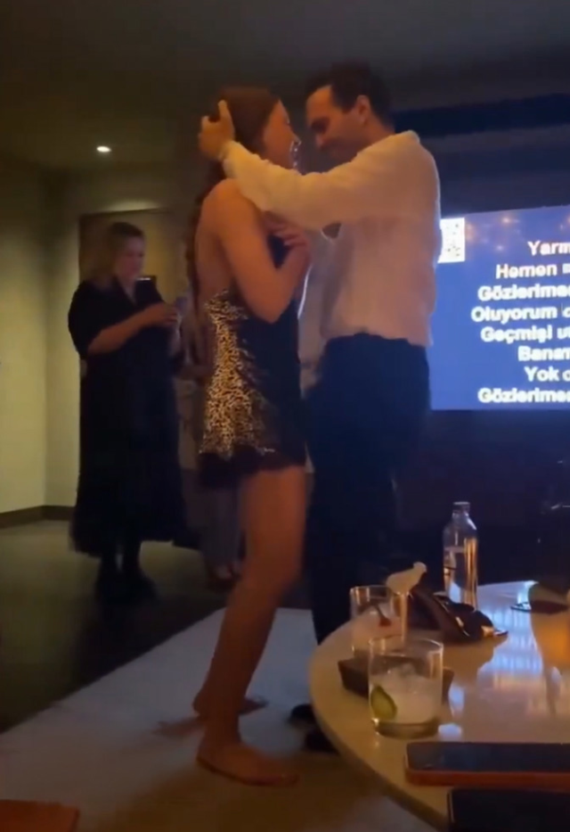 serenay sarikaya ve mert demir 9c8d6424bb 7453 2 m