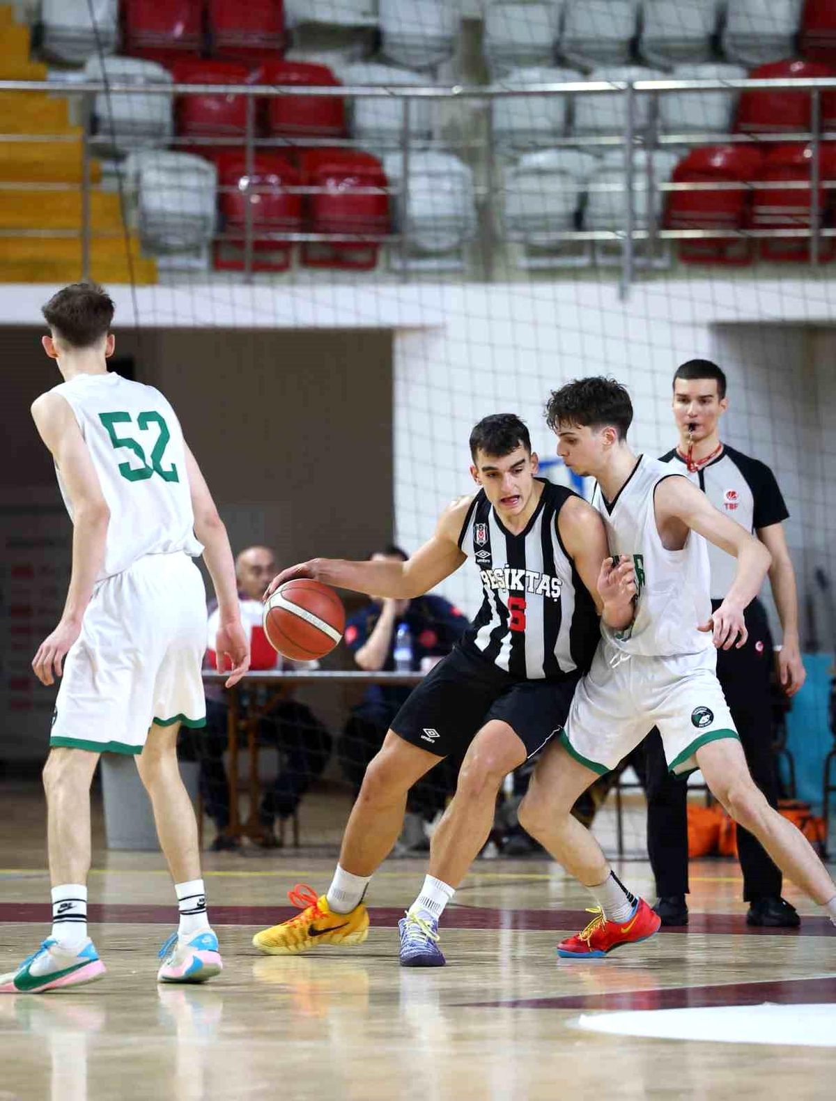 U18 Basketbol Türkiye Şampiyonası'nda yarı finale çıkanlar belli oldu