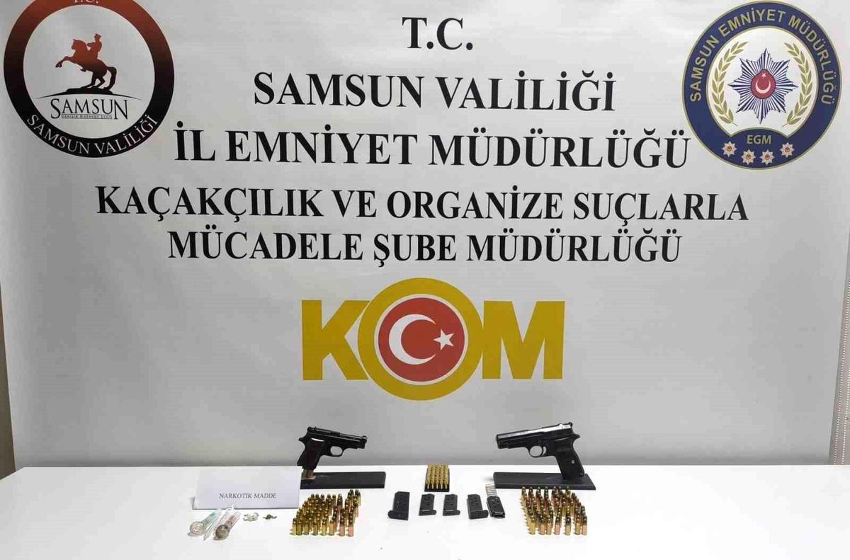 Atakum'da operasyonda silah ve uyuşturucu ele geçirildi