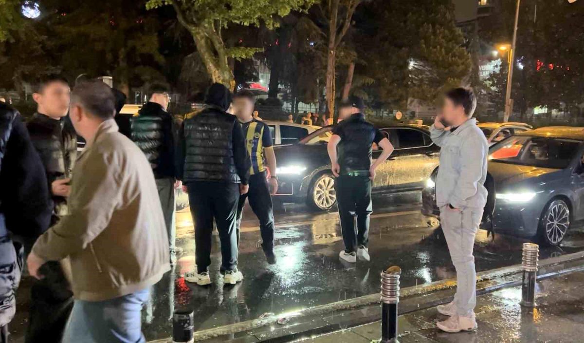 Bağdat Caddesi'nde şampiyonluk kutlamasında gerginlik