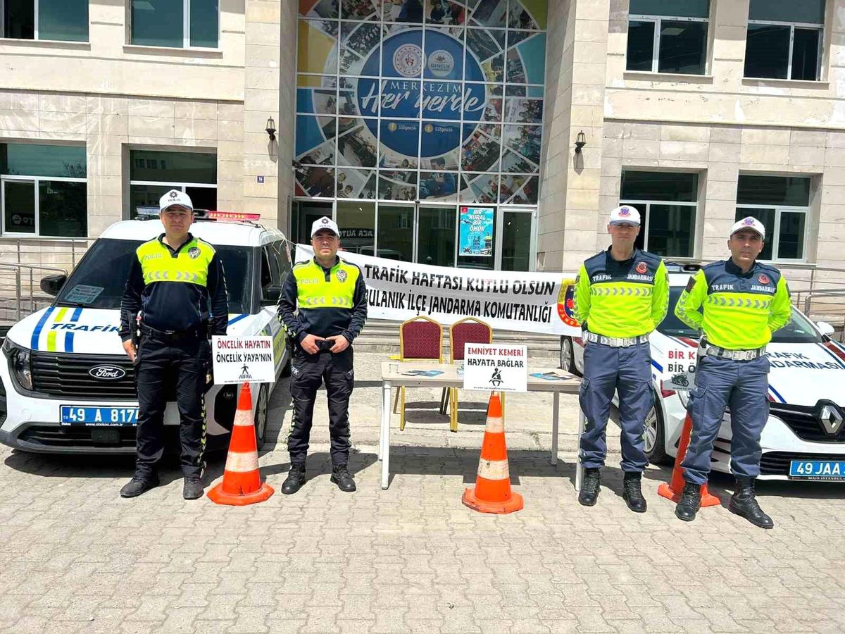 Bulanık'ta trafik haftası kapsamında farkındalık etkinlikleri düzenlendi