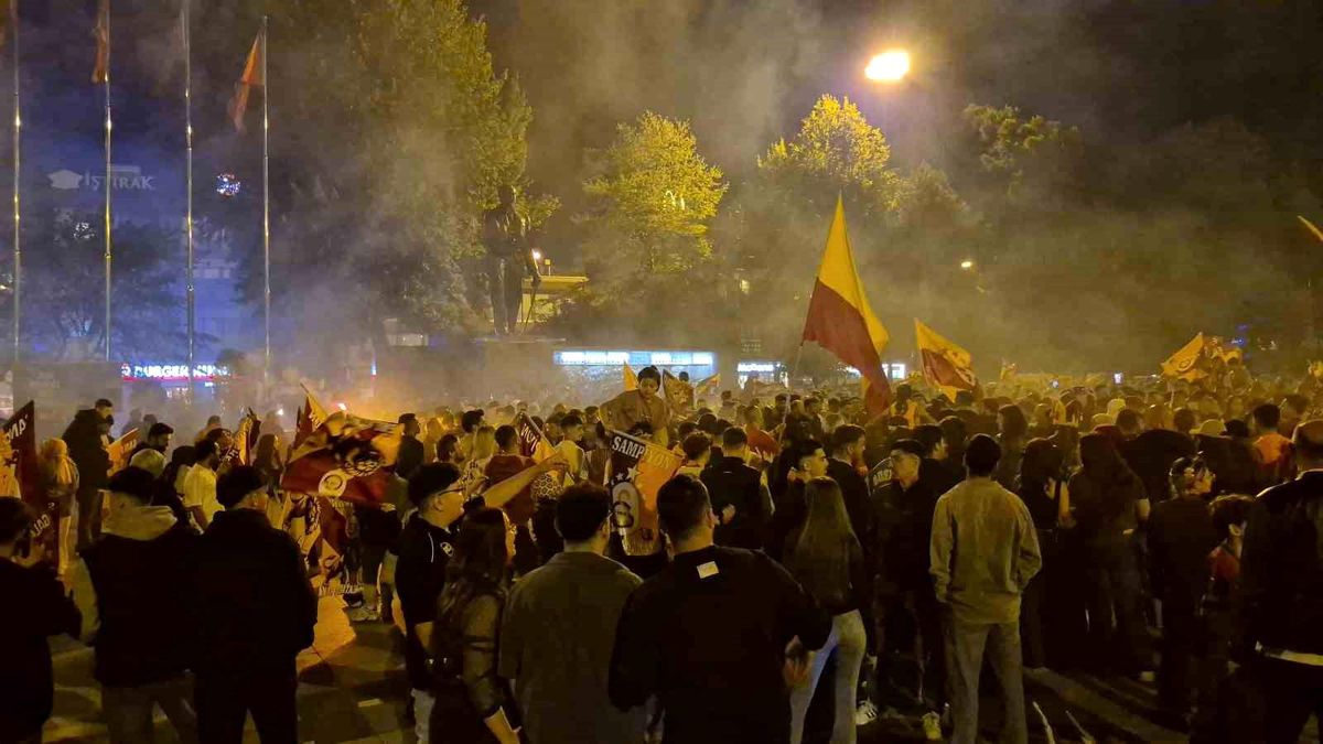 Düzceliler Galatasaray'ın şampiyonluğunu kutladı