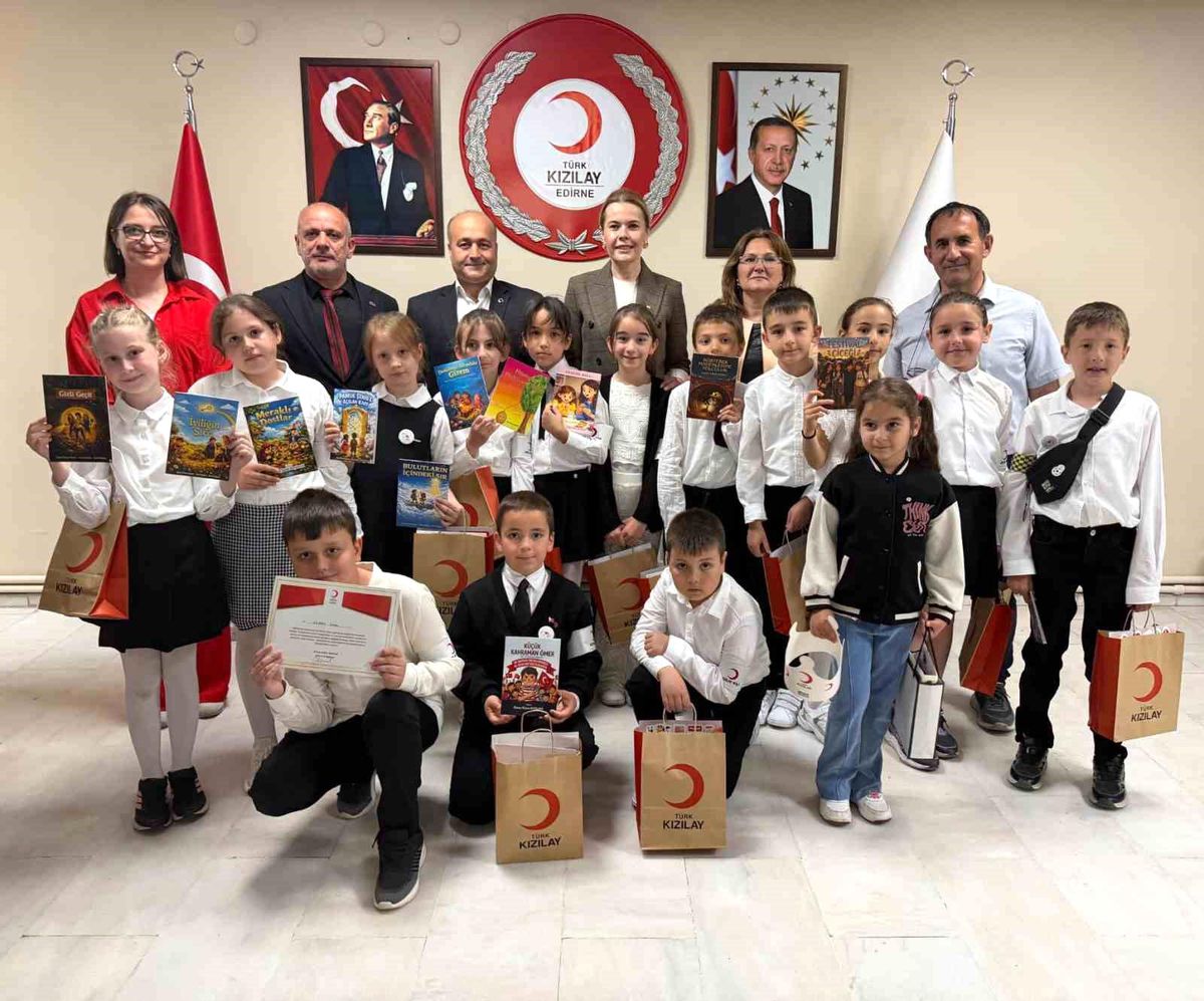 Edirneli minik yazarlardan Filistinli çocuklara 54 bin 345 TL destek