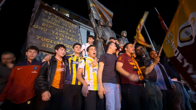 fenerbahceli taraftarlar da ga 19831959 5860 1 m