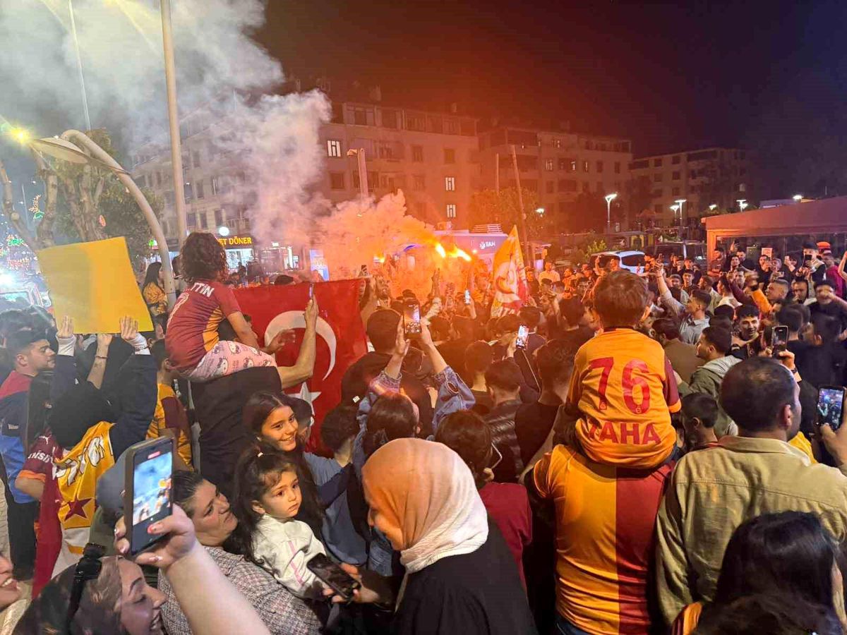 Galatasaray'ın şampiyonluğu Iğdır'da taraftarları sokağa döktü