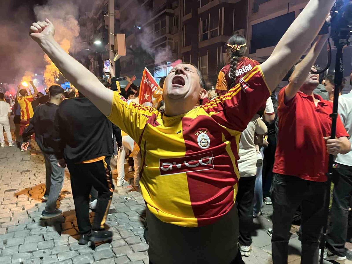 Galatasaray'ın şampiyonluğu İzmir'de coşkuyla kutlandı