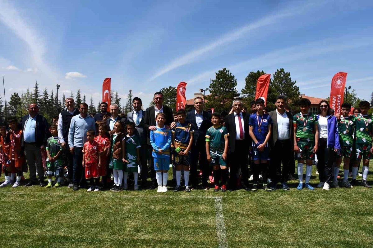 Karaman'da kırsaldaki çocuklar yeşil sahada buluştu