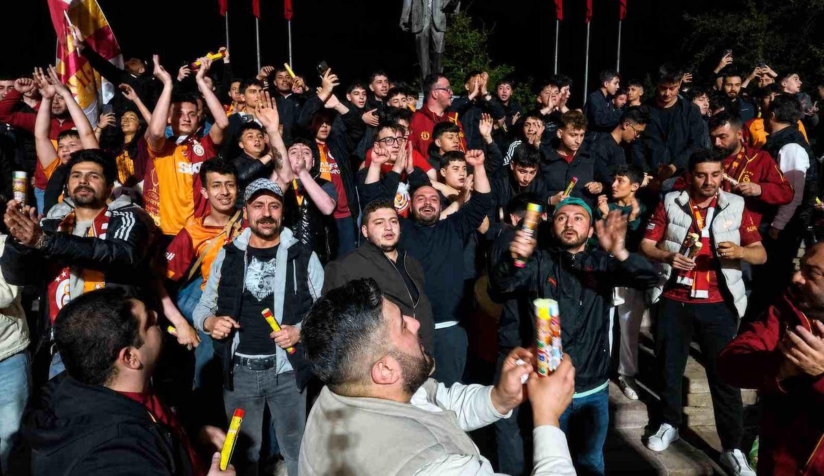 Kırıkkale'de taraftarlar, Galatasaray'ın şampiyonluğunu kutladı