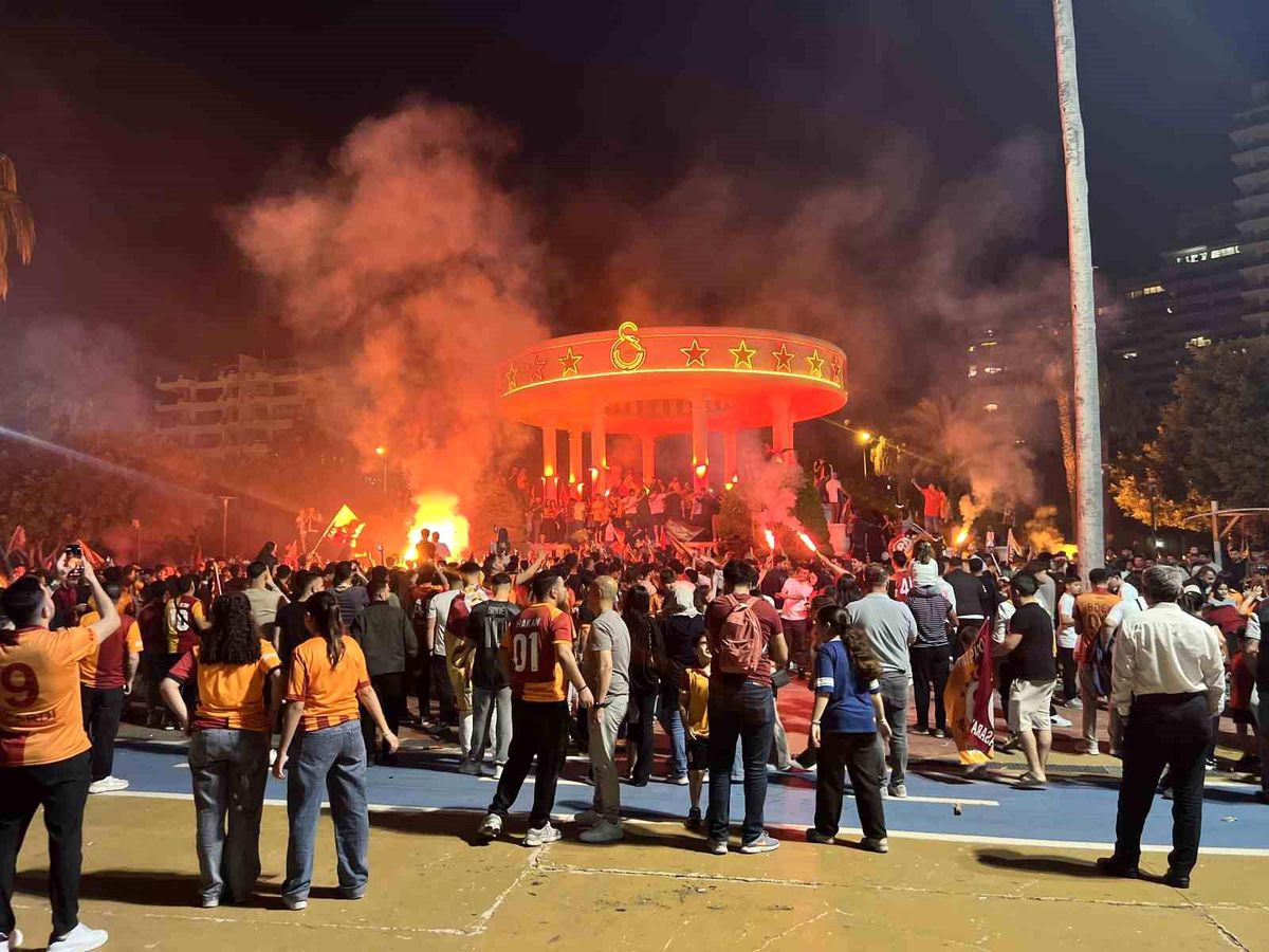 Mersin'de Galatasaray'ın şampiyonluğu büyük coşkuyla kutlandı