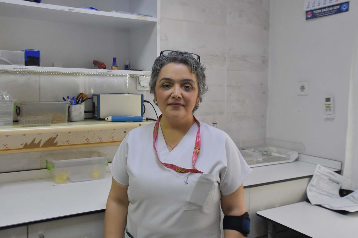 Necla hemşire engel tanımıyor; annelik çok güzel bir duygu