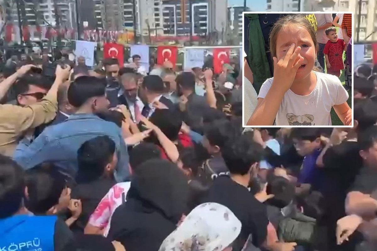 Çocuklara top ve oyuncak dağıtımı izdihama neden oldu