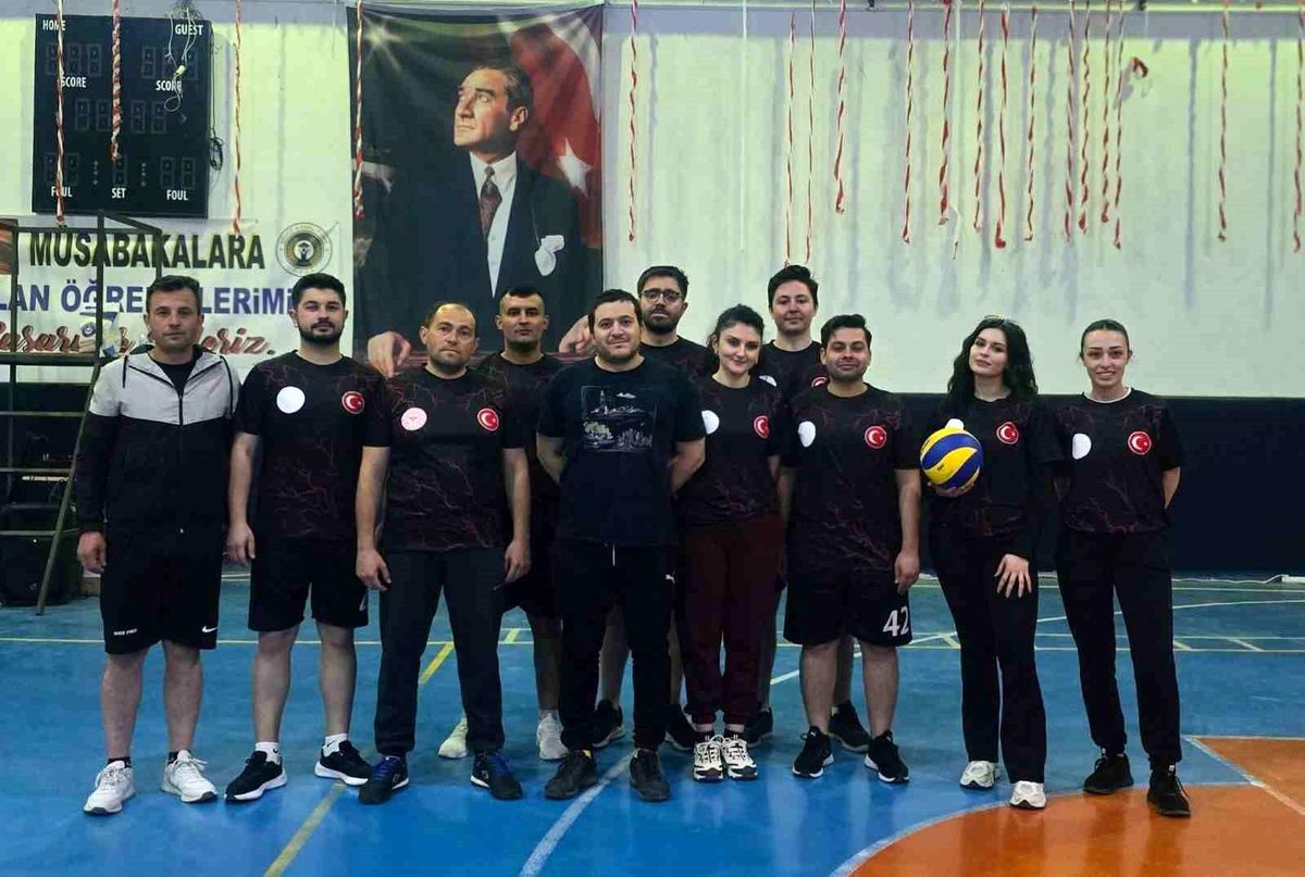 Şehit öğretmen anısına voleybol turnuvası