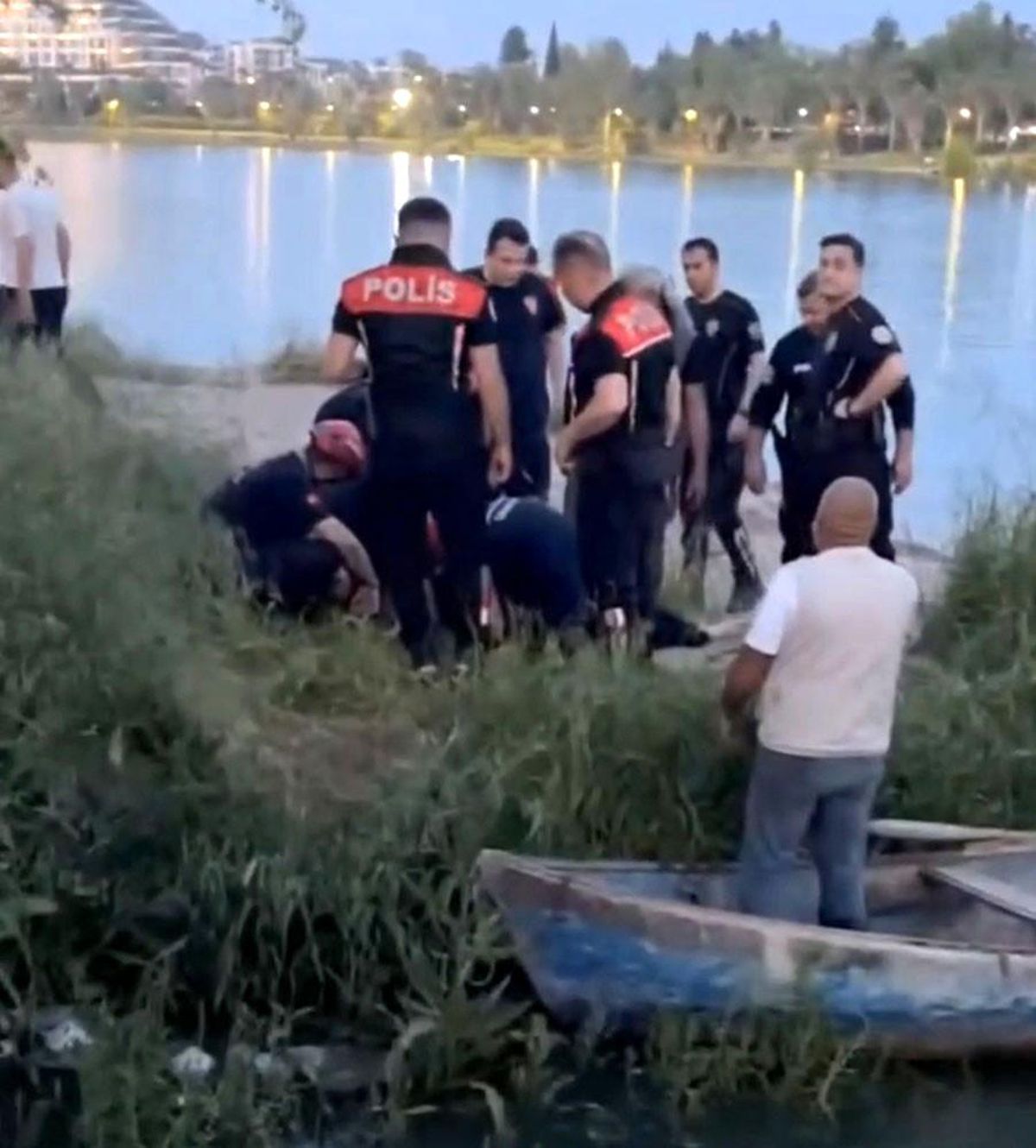 Seyhan Nehri'ne düşen kadın kurtarıldı