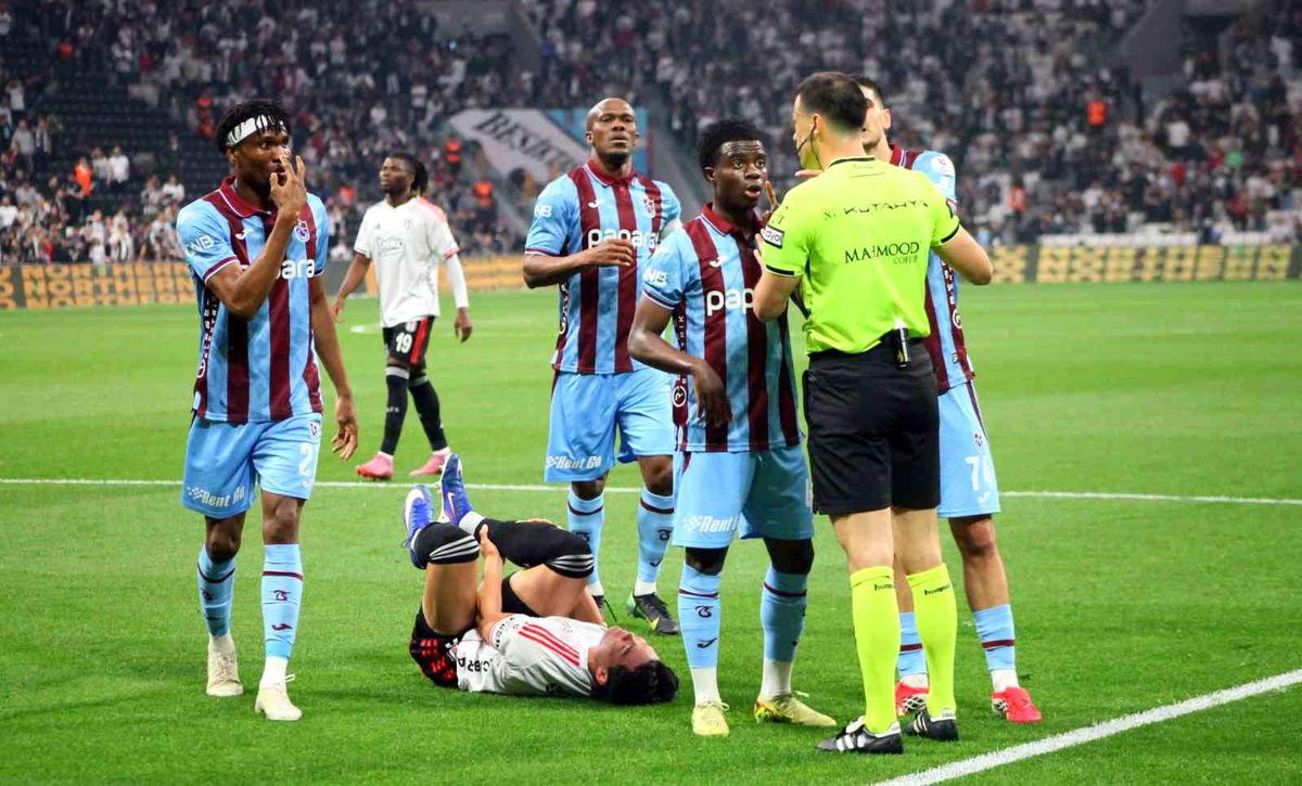 Trendyol Süper Lig: Beşiktaş: 1 Trabzonspor: 1 (İlk yarı)