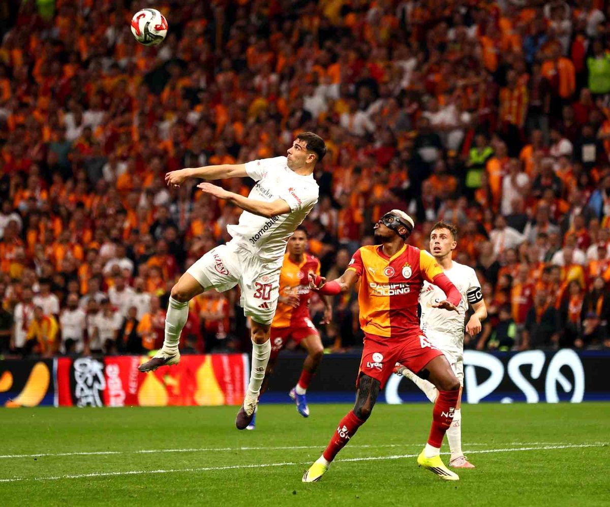Trendyol Süper Lig: Galatasaray: 0 Antalyaspor: 1 (İlk yarı)